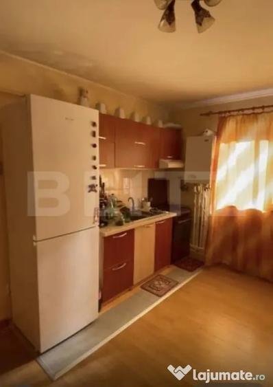 Apartament cu 3 camere decomandat, mobilat în Siret