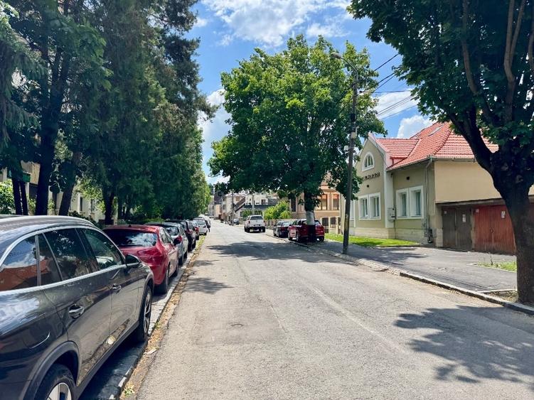 Apartament cu 2 camere semidecomandat, mobilat în Cornișa