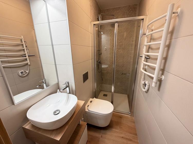 Apartament cu 3 camere decomandat, mobilat în P-ta Presei Libere