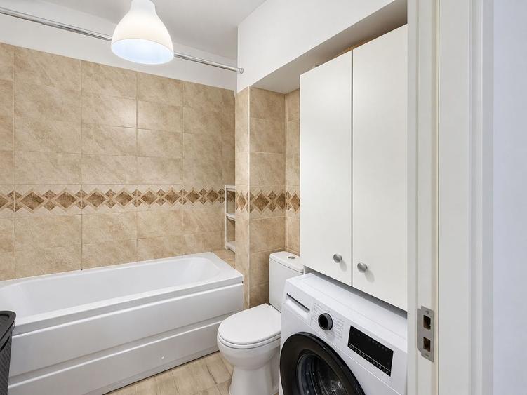 Apartament cu 3 camere semidecomandat, mobilat în Central