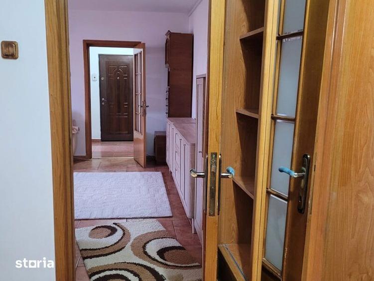 Apartament cu 3 camere semidecomandat, mobilat în Pantelimon