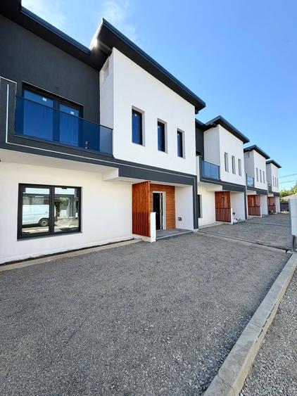 Duplex cu 4 camere cu Canalizare în Păcurari