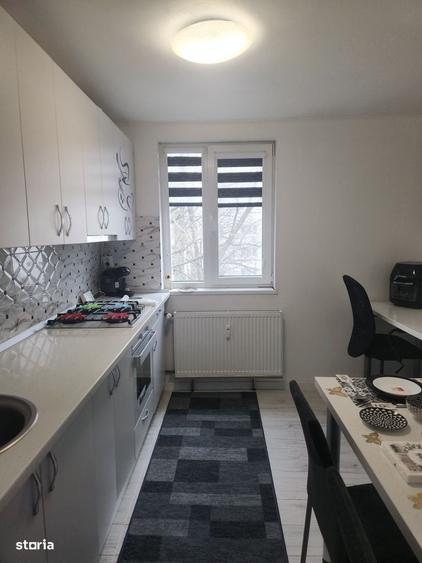 Apartament cu 3 camere semidecomandat în 1 Decembrie 1918