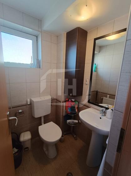Apartament cu 4 camere semidecomandat, mobilat în Europa