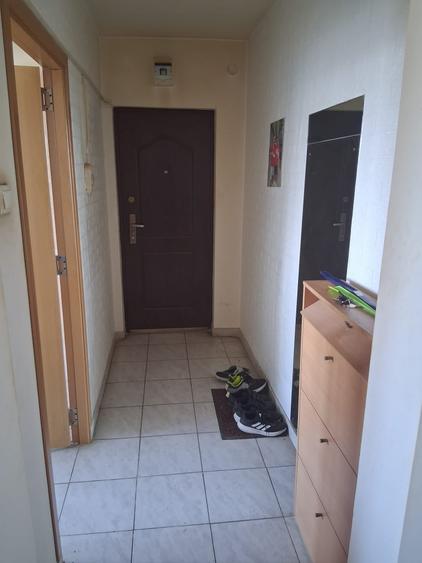 Apartament cu 3 camere semidecomandat în Giulești