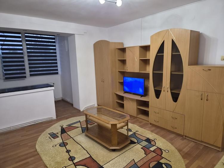 Apartament cu 2 camere decomandat în Triaj