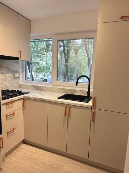 Apartament cu 3 camere decomandat, mobilat în Drumul Taberei