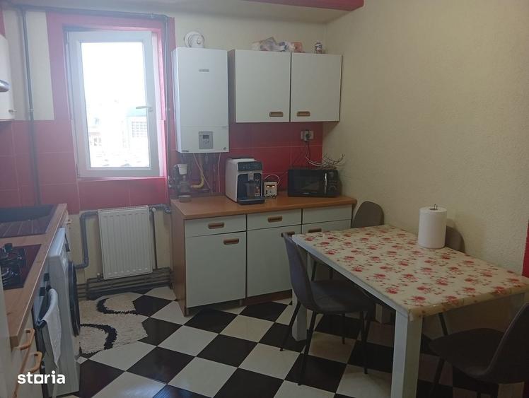 Apartament cu 3 camere semidecomandat în Grădiște