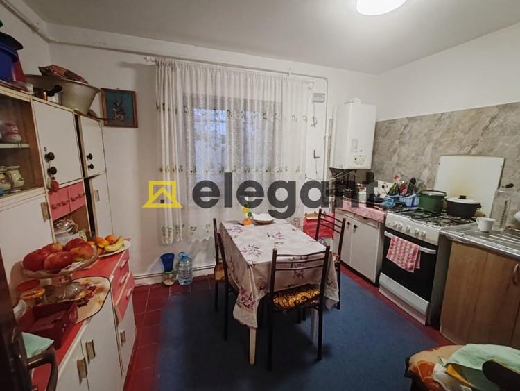 Apartament cu 3 camere decomandat în Rovine