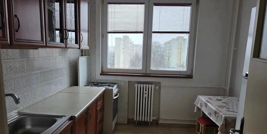 Apartament cu 3 camere semidecomandat în Drumul Taberei