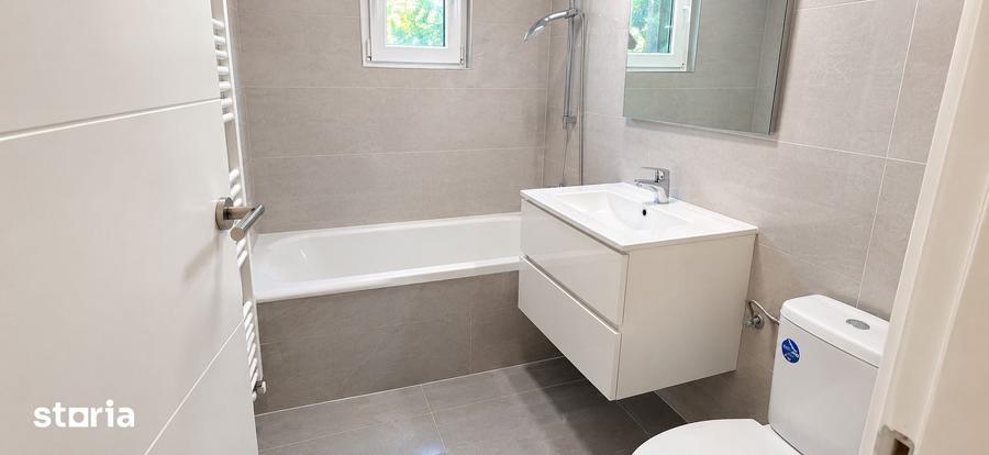 Apartament cu 3 camere semidecomandat în Republicii