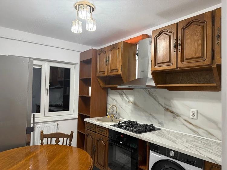 Apartament cu 3 camere semidecomandat în Central