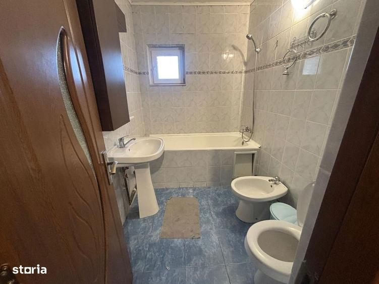 Apartament cu 4 camere decomandat, mobilat în Central