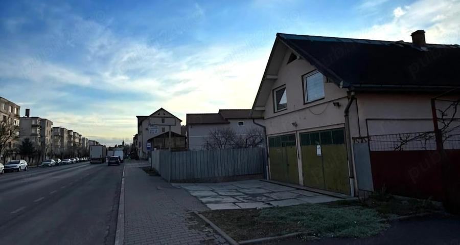 Casă cu Teren 930 Mp în Central