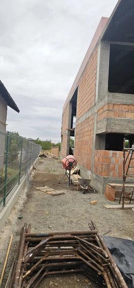 Casă cu Teren 1585 Mp în Strejnicu