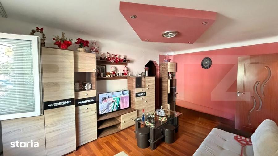 Apartament cu 3 camere semidecomandat în Craiovița Nouă