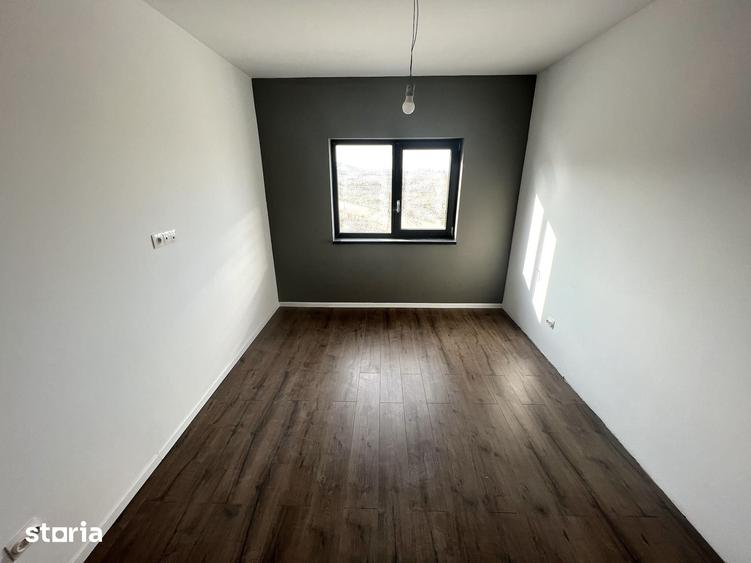 Casă cu 4 camere cu Teren 440 Mp în Tomești