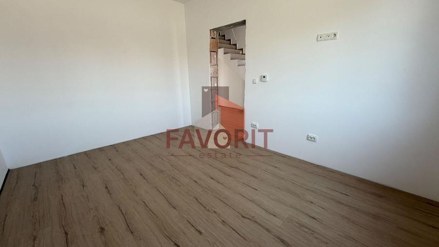 Duplex cu 4 camere cu Canalizare în Moșnița Veche