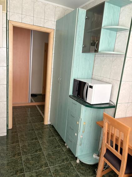 Apartament cu 3 camere semidecomandat, mobilat în Drumul Taberei