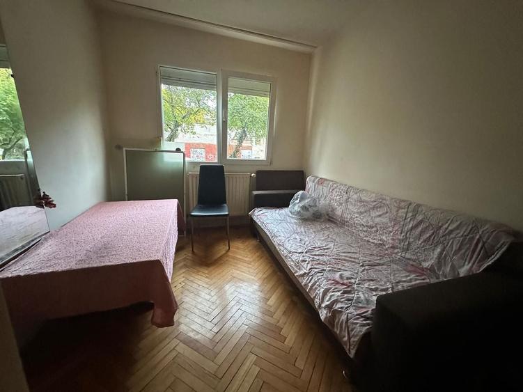 Apartament cu 4 camere semidecomandat, mobilat în Dacia