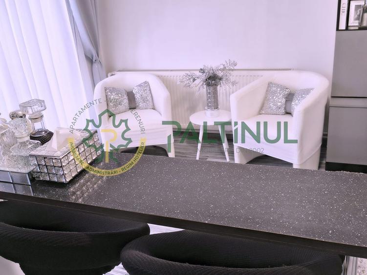 Apartament cu 3 camere decomandat, mobilat în Central