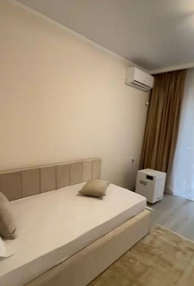 Apartament cu 3 camere semidecomandat în Sud