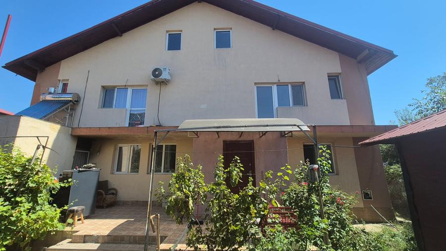 Casă individuală cu 10 camere cu Teren 1000 Mp în Rahova