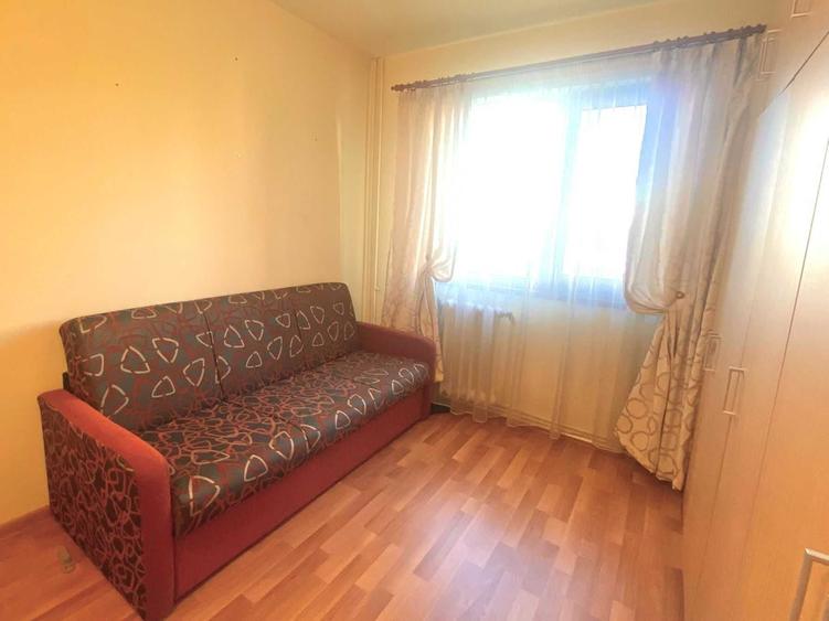 Apartament cu 3 camere semidecomandat în Alexandru cel Bun