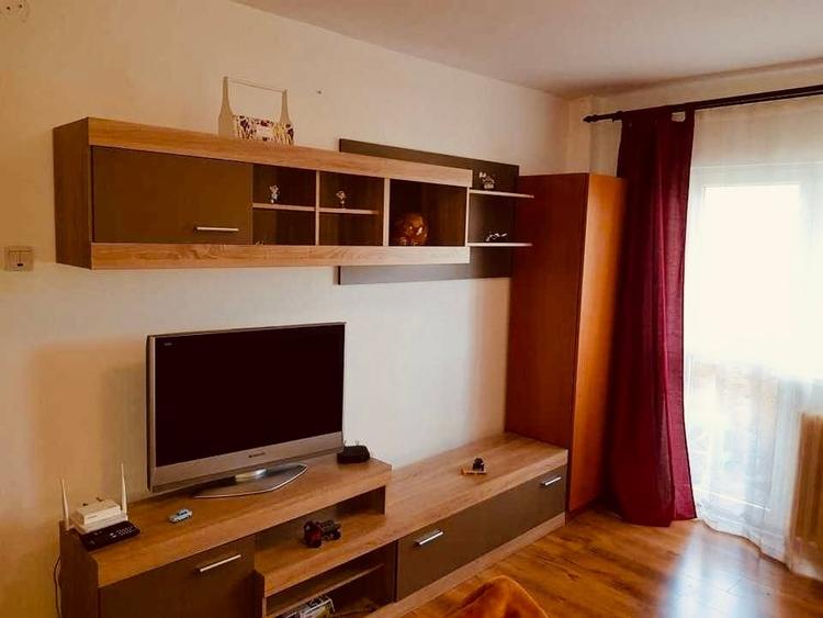 Garsonieră decomandată în Titan