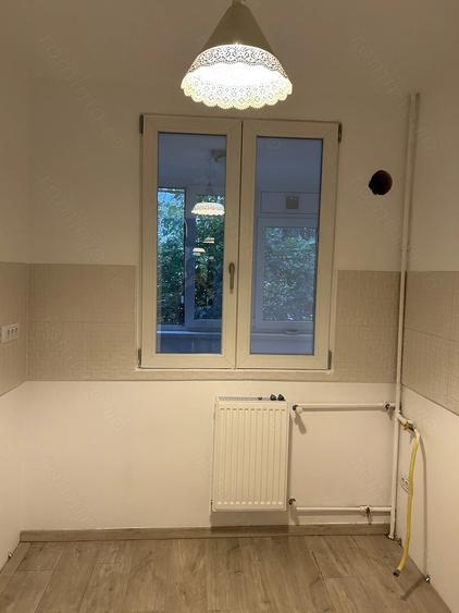 Apartament cu 3 camere semidecomandat, mobilat în Dristor
