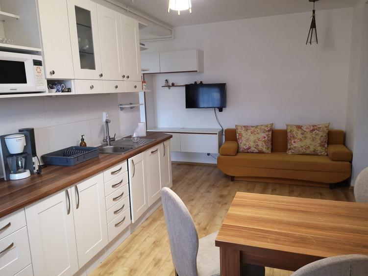 Apartament cu 3 camere decomandat în Florești