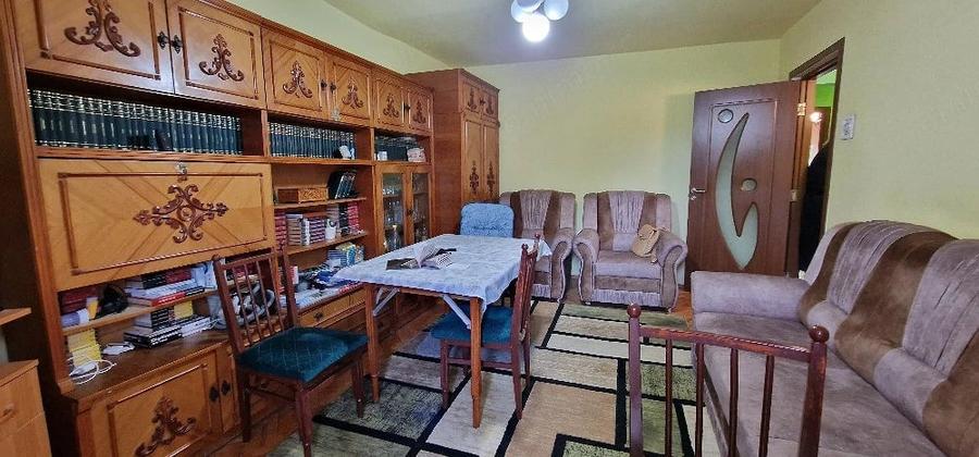 Apartament cu 4 camere decomandat în Mircea cel Bătrân