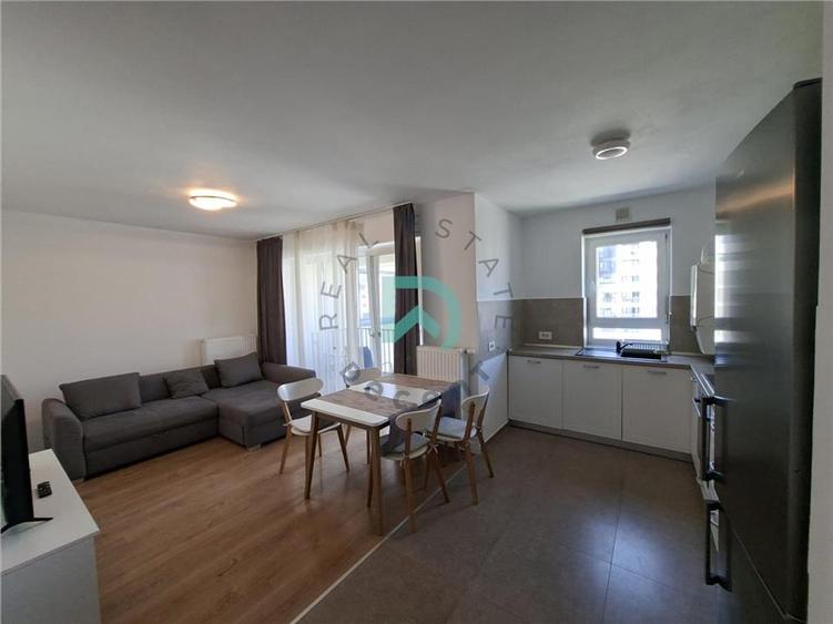 Apartament cu 2 camere decomandat în Tractorul