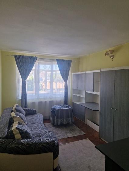 Apartament cu 3 camere decomandat în Exterior Vest