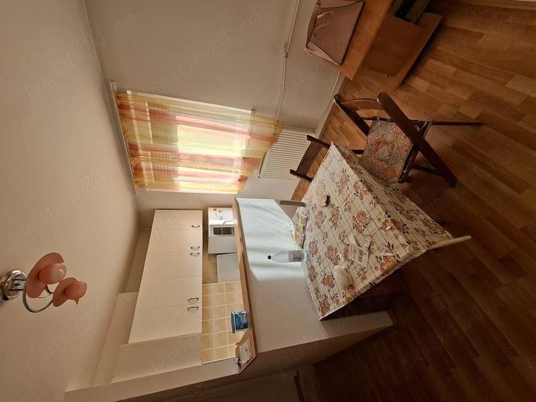 Garsonieră decomandată în Rogerius
