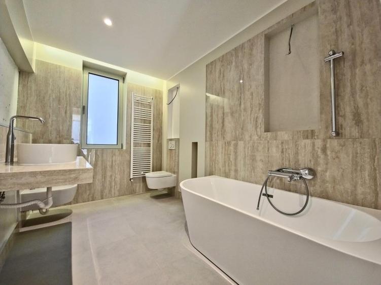 Casă cu 9 camere cu Garaj în Dorobanți