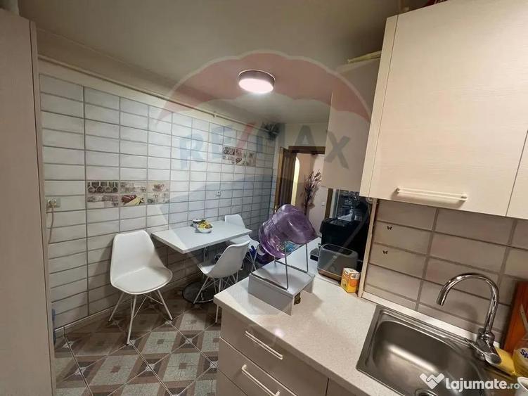 Apartament cu 4 camere decomandat în Central
