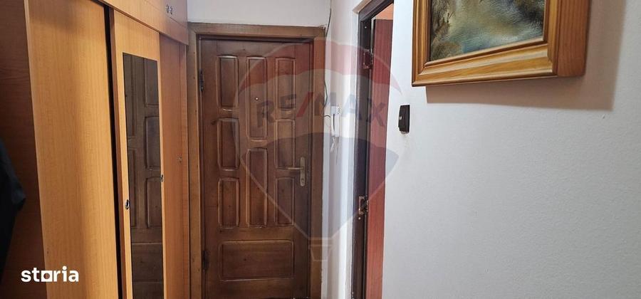 Apartament cu 4 camere decomandat în Coman