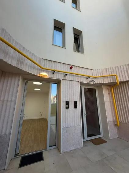 Apartament cu 3 camere semidecomandat în Armeneasca