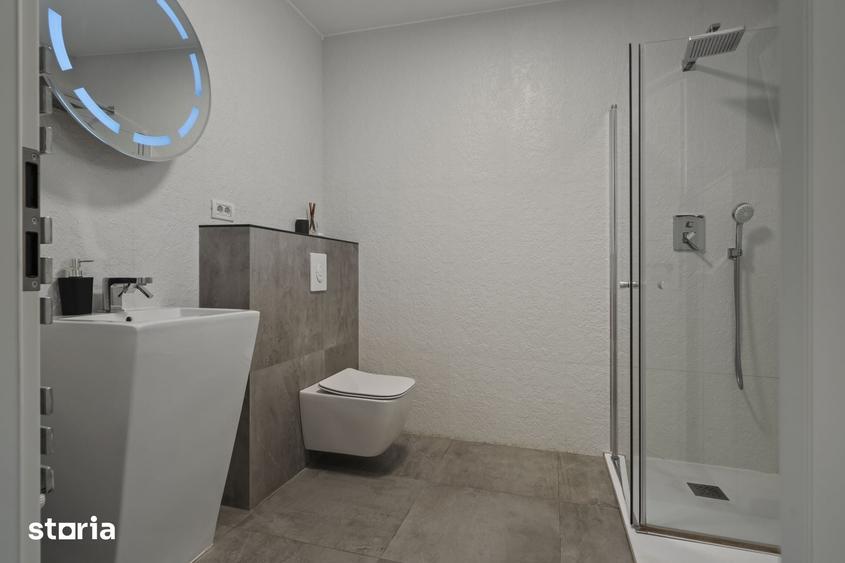 Casă cu 5 camere cu Teren 350 Mp în Central
