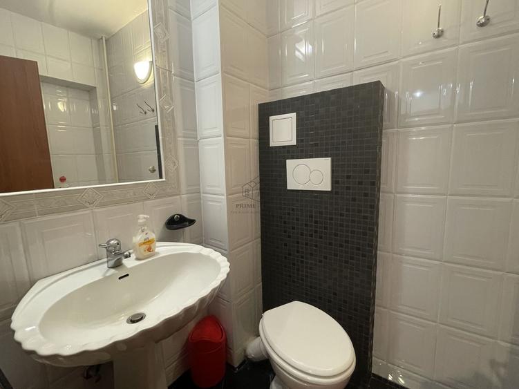 Apartament cu 3 camere decomandat, mobilat în Victoriei