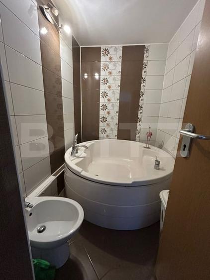 Apartament cu 4 camere decomandat, mobilat în Central