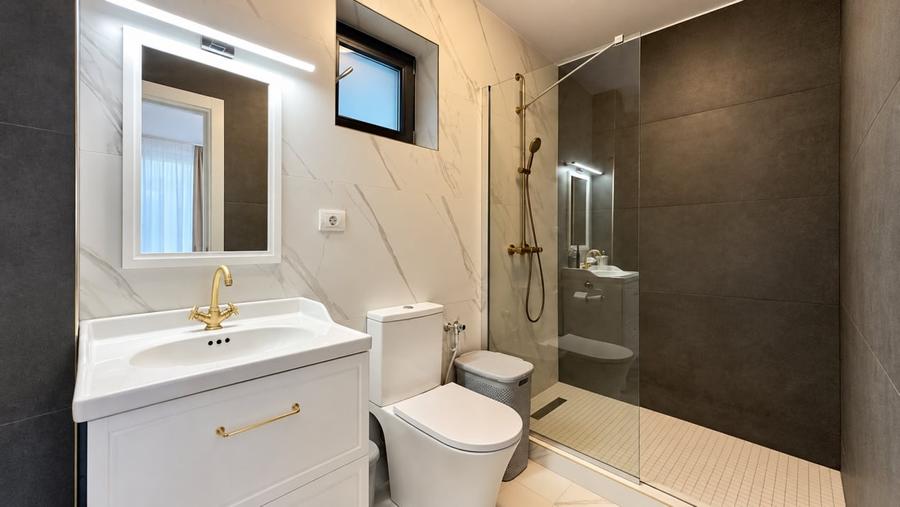 Duplex cu 4 camere cu Canalizare în Nord
