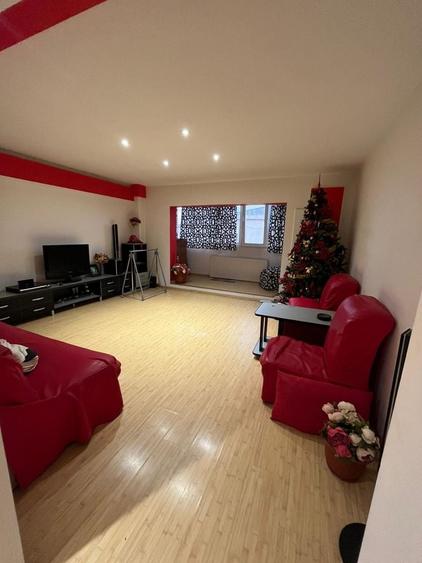 Apartament cu 3 camere decomandat, mobilat în Central