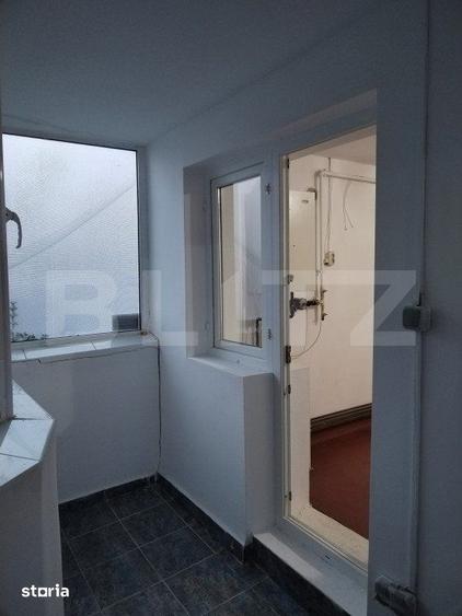 Apartament cu 3 camere decomandat în Micro 5