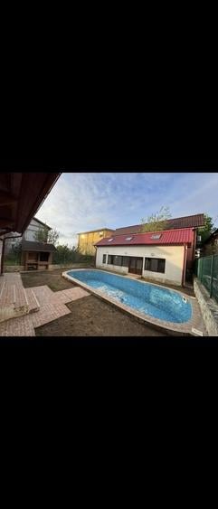 Casă cu 8 camere cu Teren 500 Mp în Central