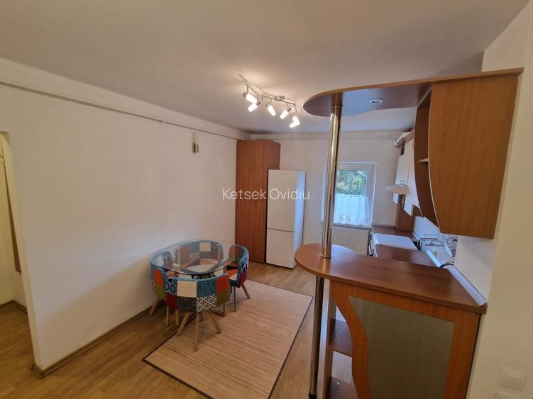 Proprietar inchiriez apartament cu 2 cmere Complex Studentesc Str Bucegi 4