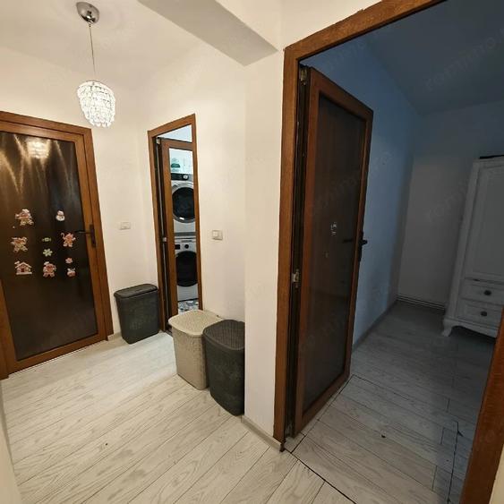 Apartament cu 3 camere decomandat, mobilat în Steaua