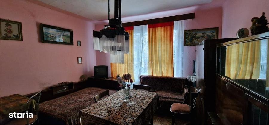 Casă cu 4 camere în Muncitoresc