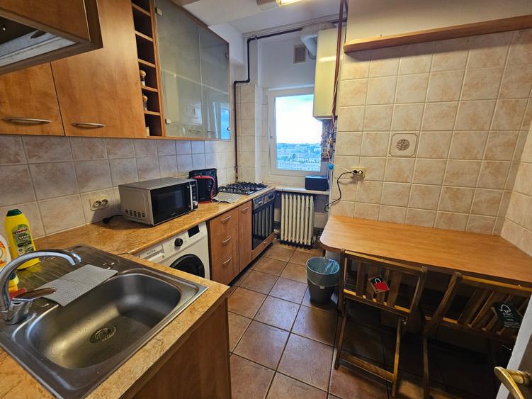 Apartament cu 3 camere semidecomandat în Națiunile Unite